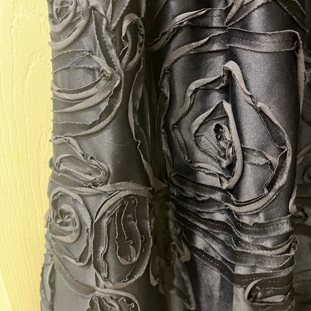 Elegant Black Rose Patterned Dress